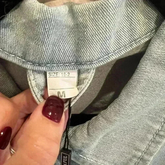 ZAFUL Forever Young Unisex Distressed Denim Jacket SIZE Medium - Picture 4 of 4